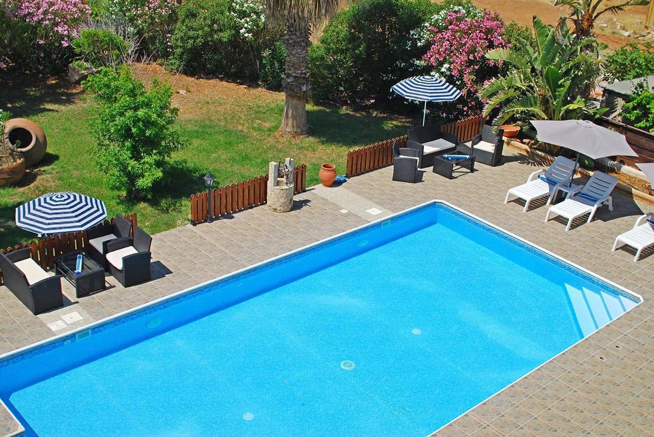 Kanalli Apartments Pomos Bilik gambar