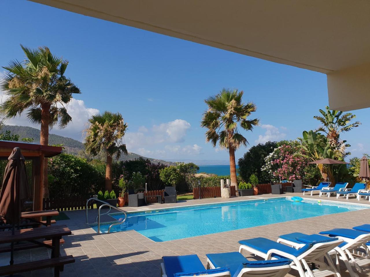 Kanalli Apartments Pomos Luaran gambar
